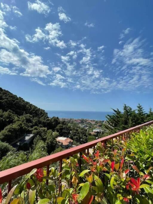 Casa Vacanze Luna 2 Vallecrosia Exterior photo