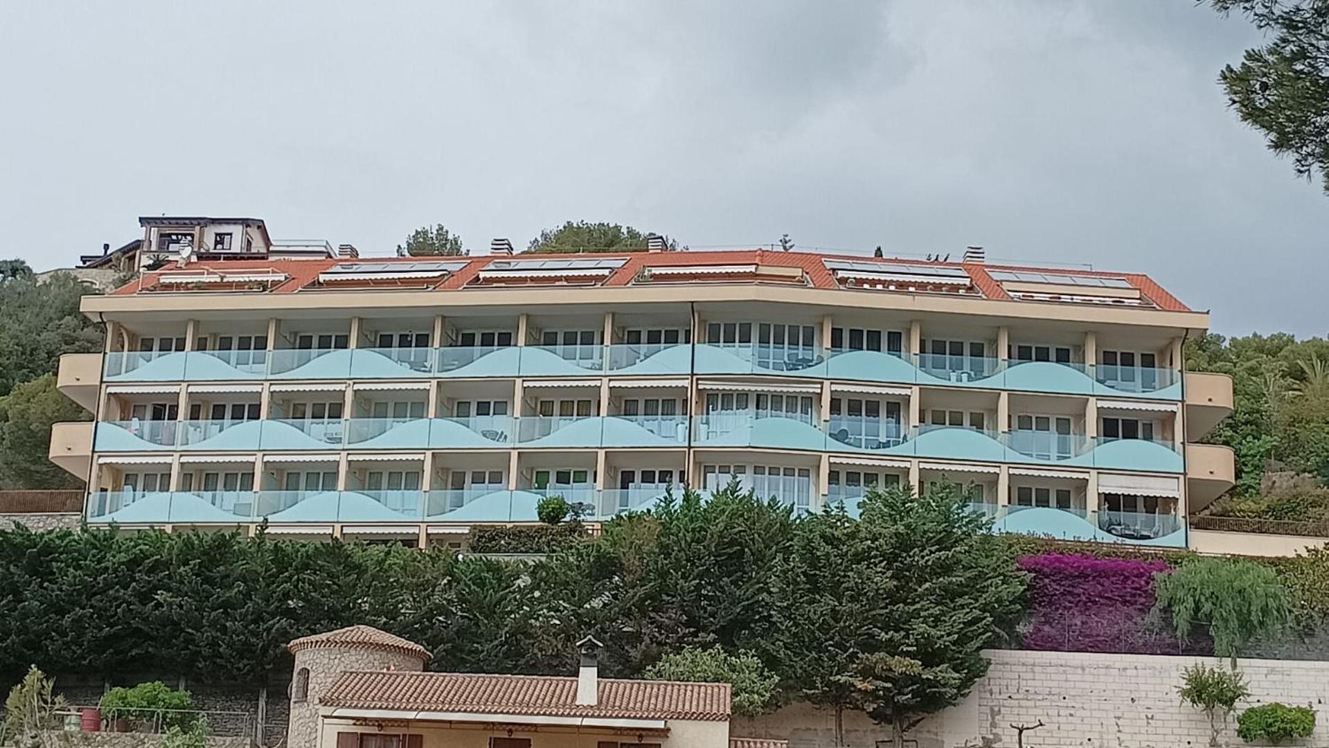 Casa Vacanze Luna 2 Vallecrosia Exterior photo